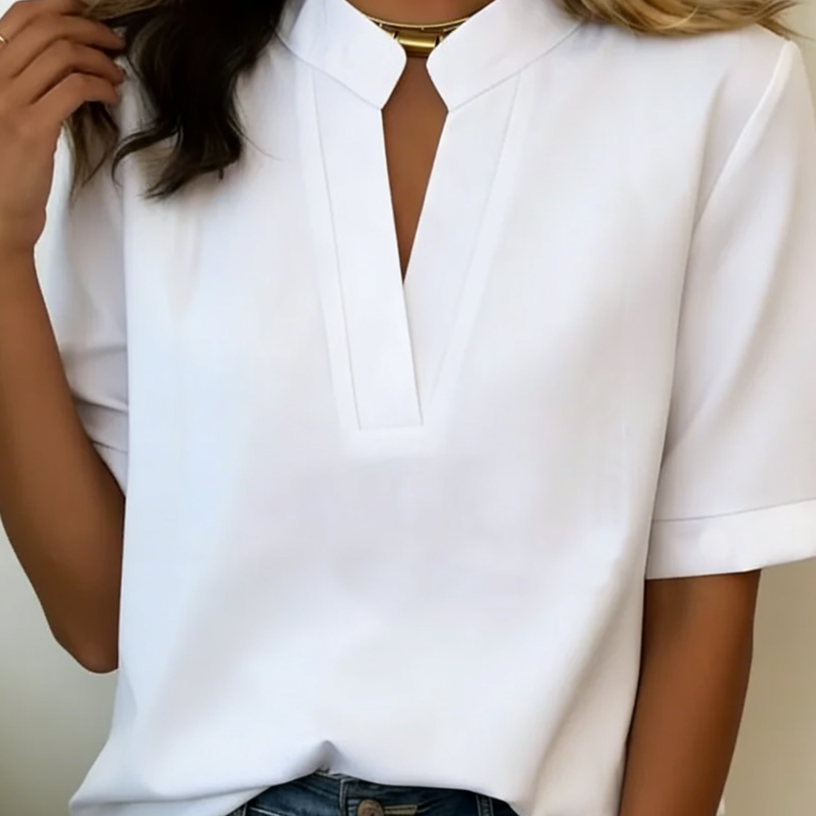 Margaux | Elegantna bluza s V-izrezom i zlatnim detaljima