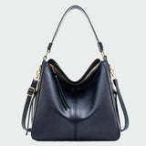 Nóra | Elegantna crna torbica sa zlatnim detaljima